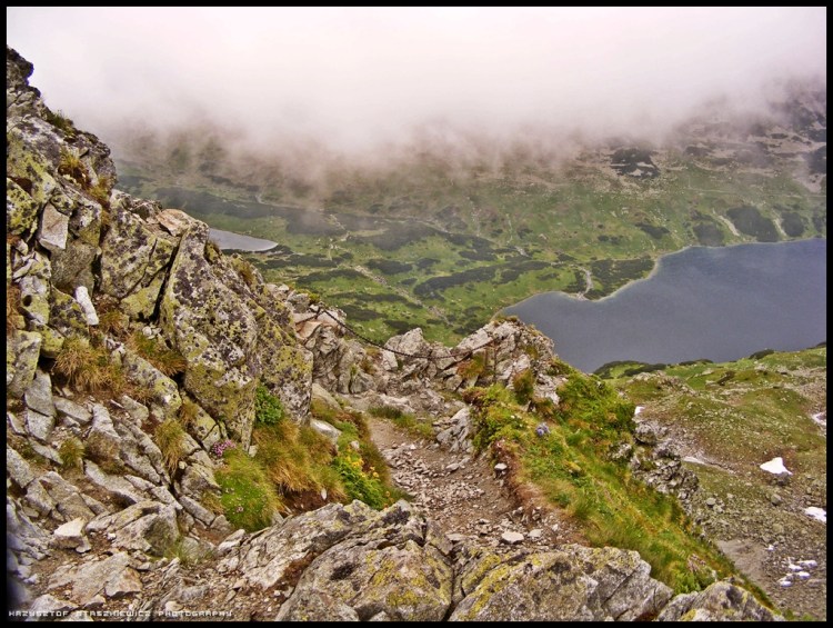 Koniec ciężkiego podejścia na Szpiglasową Przełęcz. Na samym dole widać szlak, na którym byłem z wujkiem nieco ponad 1h wcześniej.