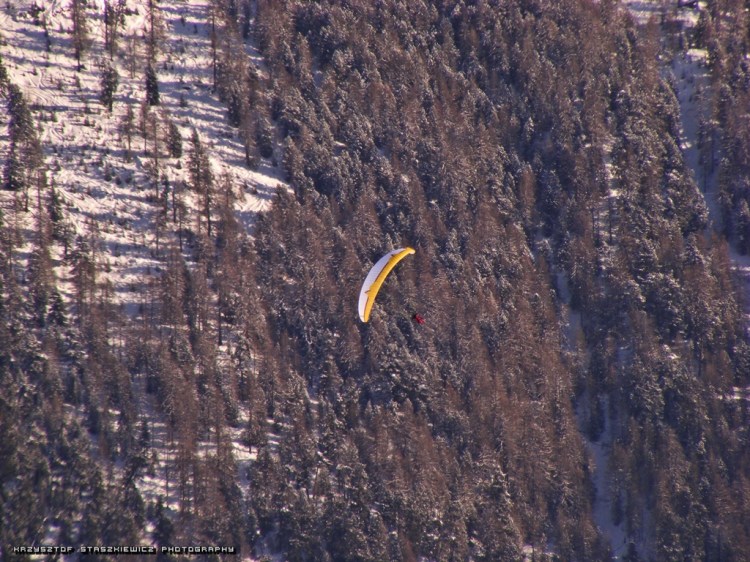 W Livigno ciężko się nudzić. Jeśli ktoś ma dość jazdy na nartach może spróbować min. Paralotniarstwa.