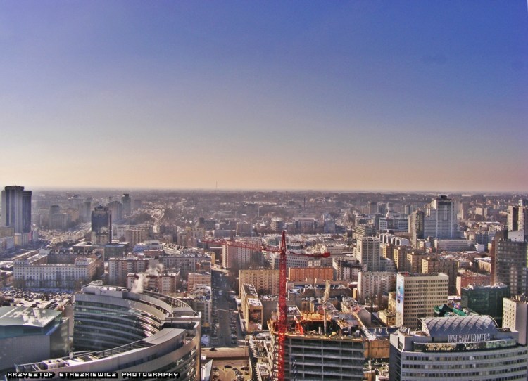 Widok Warszawy z Pałacu Kultury i Nauki. Właściwie końca miasta nie widać.