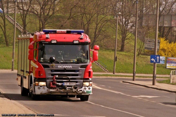 Dojazd kolejnego wozu straży pożarnej