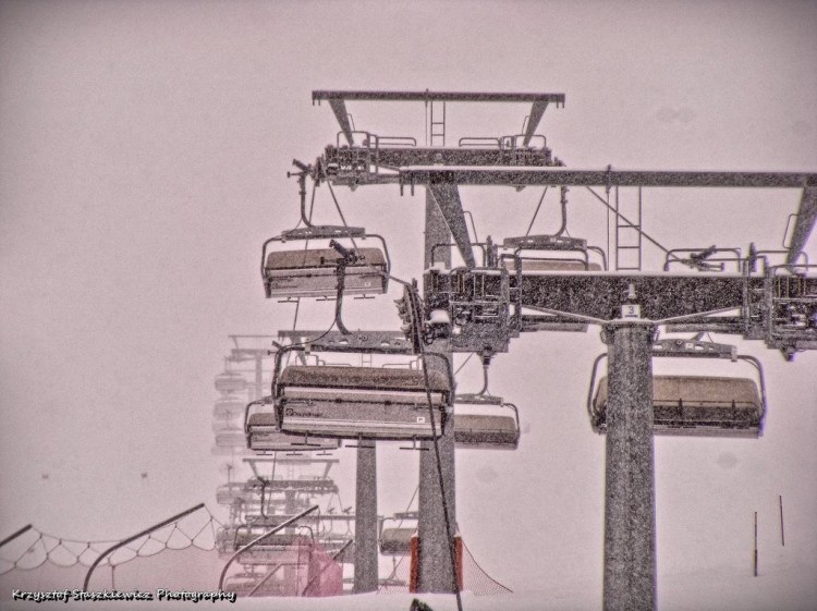 Wyciąg Federia w czasie bardzo śnieżnego dnia w Livigno.