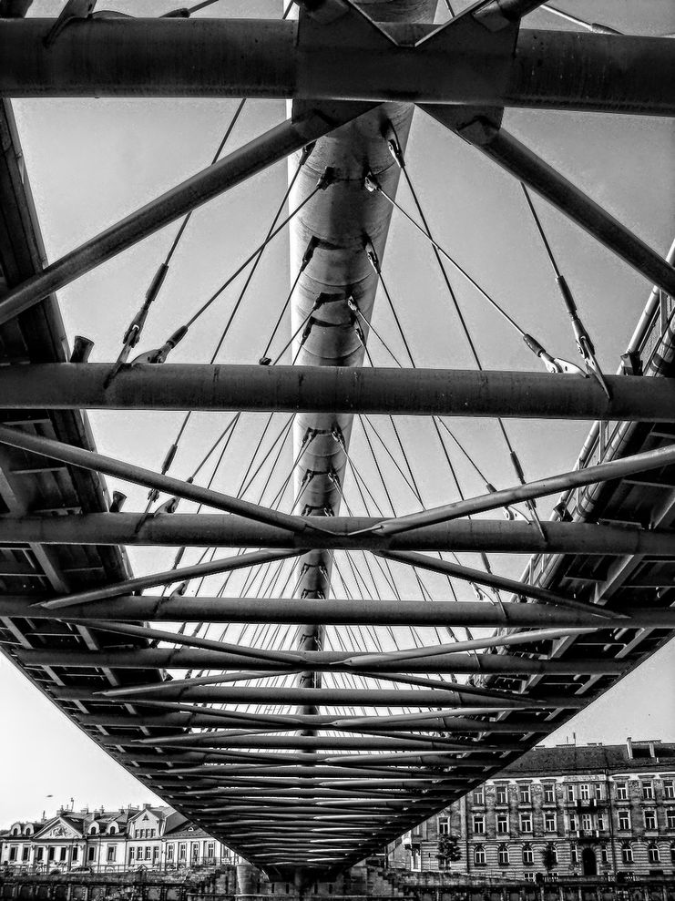 Kładka Bernatka z nieco innej perspektywy