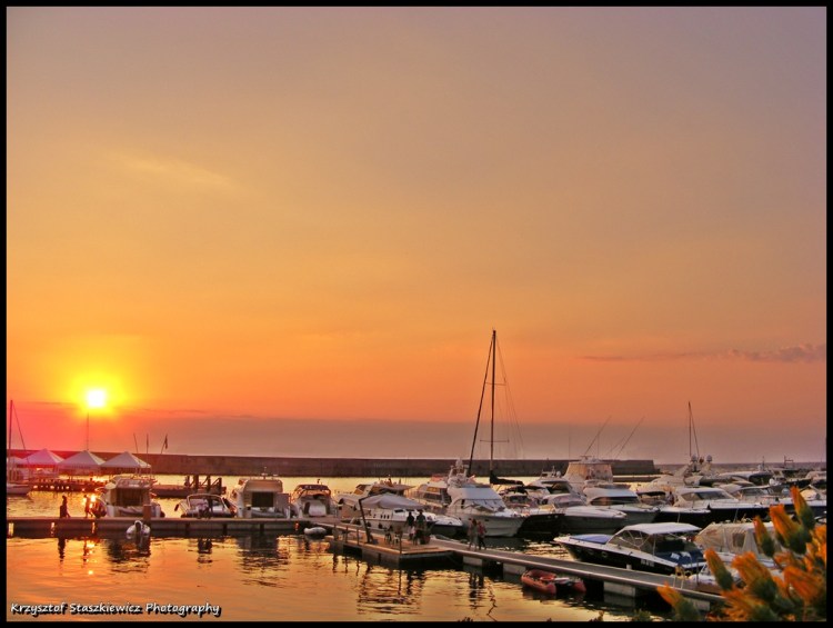 Zachód Słońca złapany z przystanku przy porcie w Forio. Tak oto nas pożegnał ostatni zachód słońca na wyspie... Oczywiście nie znaczy to, że to jest koniec zdjęć z wyjazdu ;)