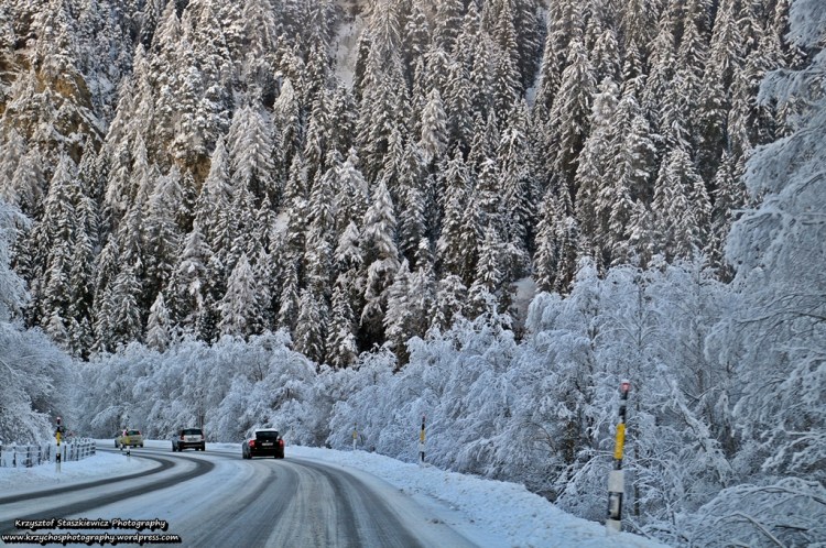 Zimowa droga w Szwajcarii.