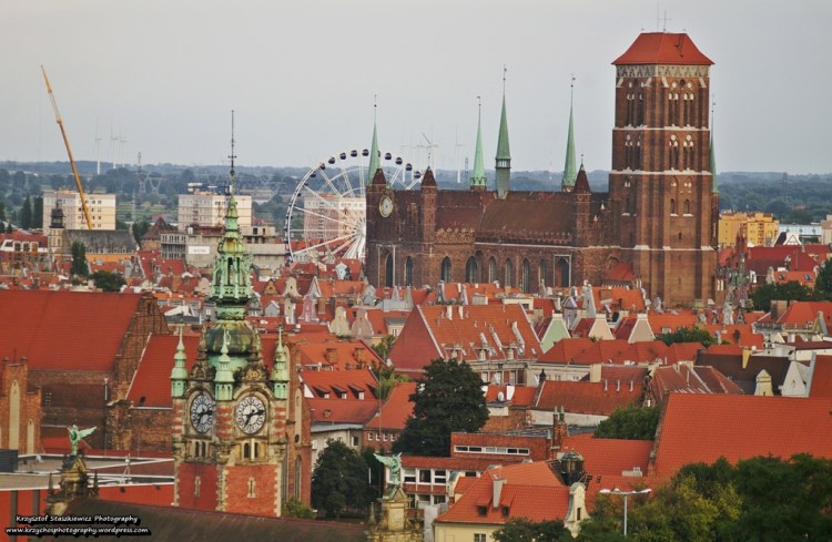 Śródmieście Gdańska sfotografowane z Góry Gradowej na której znajduje się Krzyż Milenijny