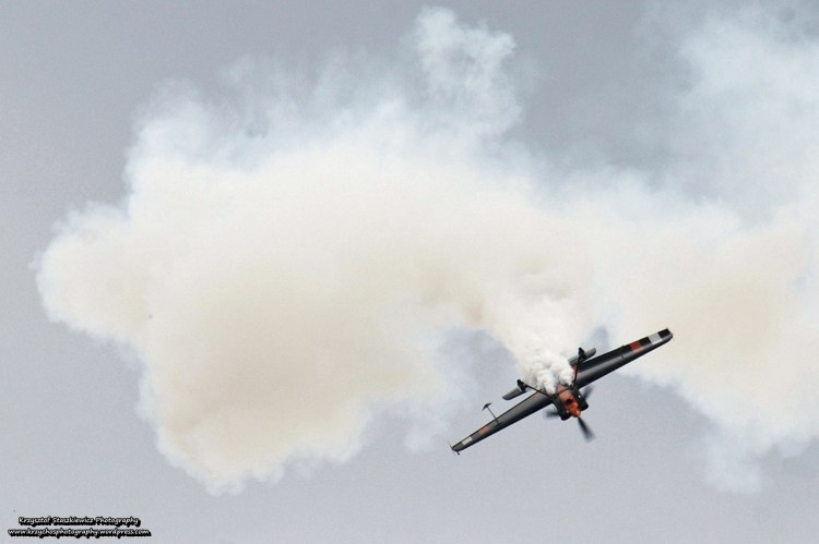 Pilot Artur Kielak szalejący na krakowskim niebie.