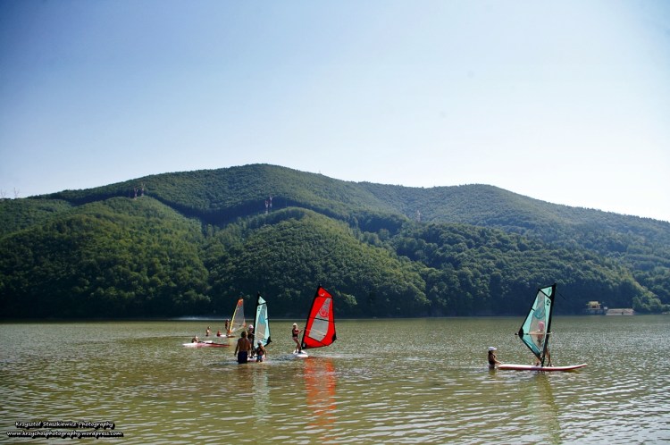 Najmłodsi uczestnicy na obozie organizowanym przez MKS przy KSOS, w miejscowości Międzybrodzie Bialskie.  Lekcje windsurfingu prowadzi Bartosz Górny. Bardzo gorąco polecam http://www.krecik.szkola.pl/