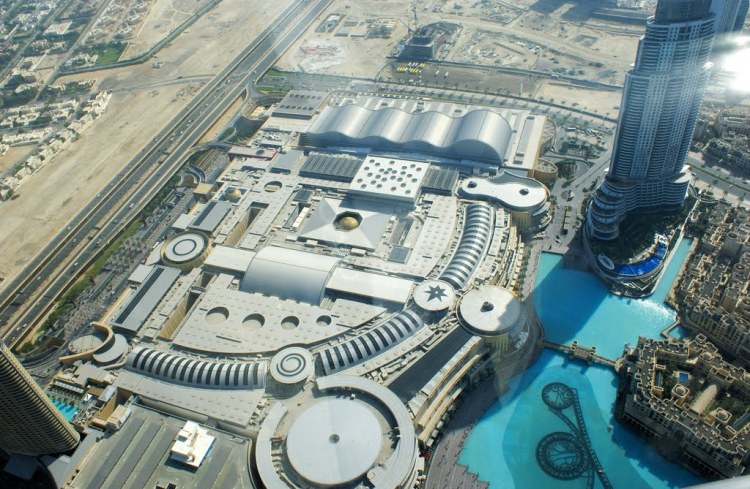 Dubai Mall od zewnątrz.  // http://www.panoramio.com/photo/47813985