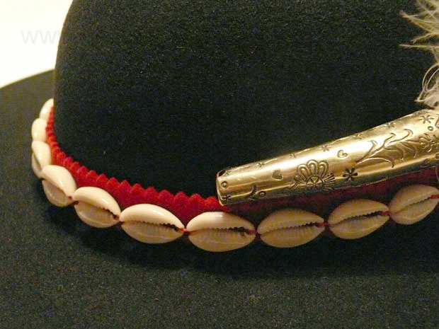 Muszelki na kapeluszu góralskim. Foto. www.cepelia.com.pl