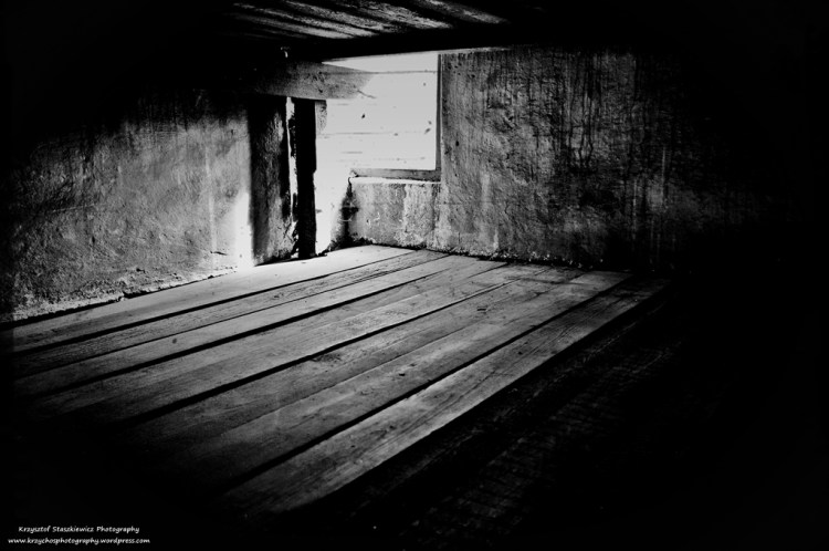 Prycza w jednym z baraków dla kobiet w Birkenau.