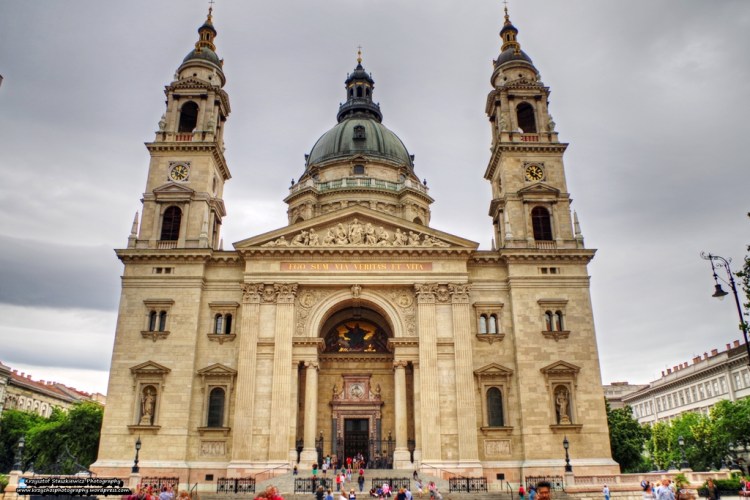 Potężna Bazylika św. Stefana w Budapeszcie. 