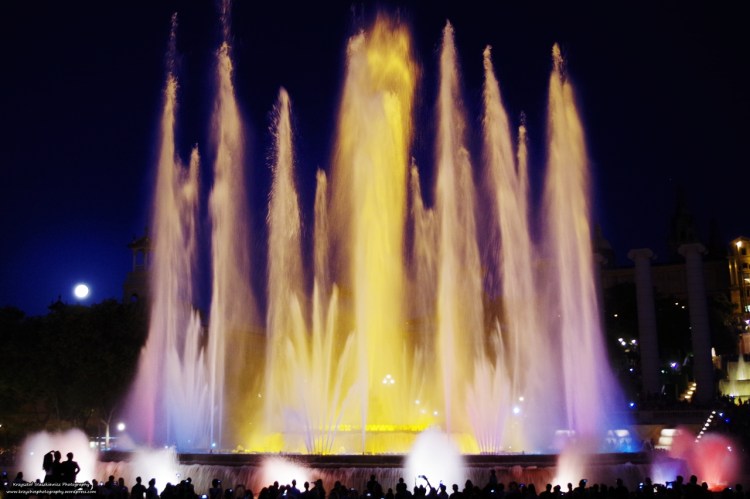 Jeden z najwyższych wyrzutów wody podczas pięknego show woda-światło-dźwięk