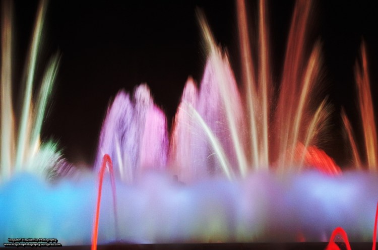 Magiczna Fontanna, czyli przepiękne show woda+światło+dźwięk.