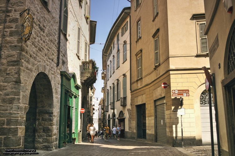 Uliczka w starej części Bergamo. 