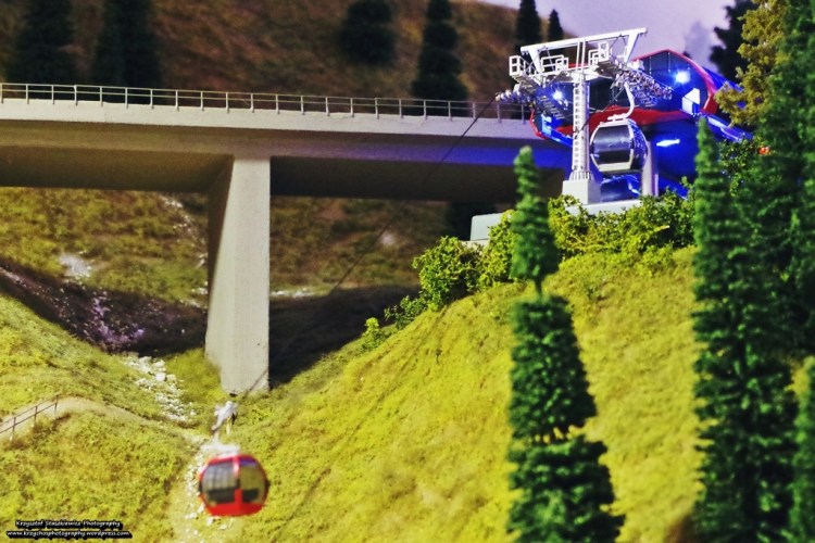 Górna stacja wyciągu linowego... a konkretnie model wyciągu linowego w Miniversum. 