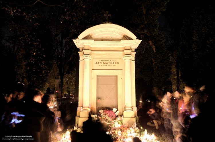 Grób Jana Matejki w dniu Wszystkich Świętych.
