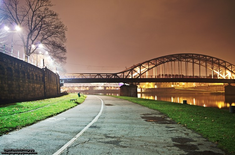 Bulwar Kurlandzki wieczorową porą... Aż dziwnie, że tak pusto.