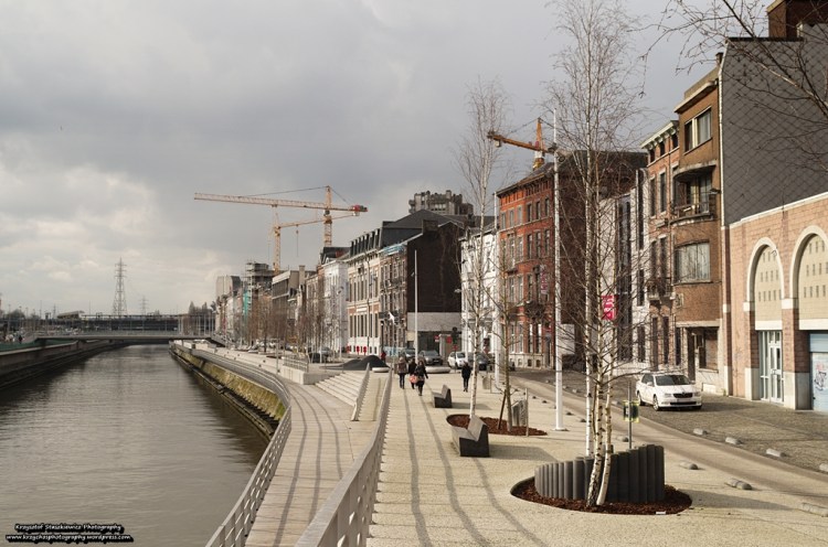 Bulwary w Charleroi. Rzeka płynąca przez to niby najbrzydsze miasto Europy to Sambra.