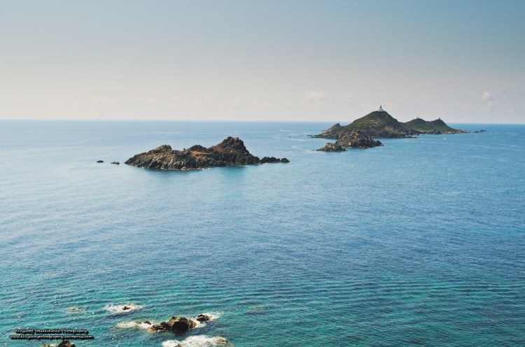 Słynne Wyspy Krwiste, znajdujące się w pobliżu stolicy Korsyki - Ajaccio
