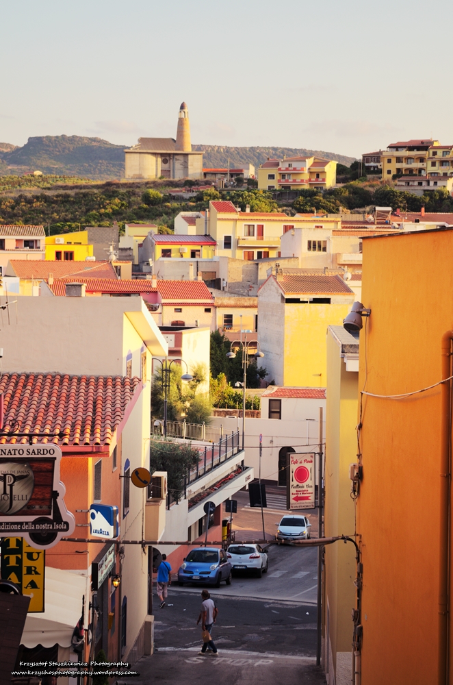 Wąskie uliczki Castelsardo, sfotografowane chwilę przed zachodem słońca. Oj zdecydowanie polubiłem tą porę dnia, jeśli chodzi o fotografowanie. 