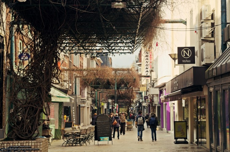 Boczna uliczka w centrum Charleroi. No i niech mi ktoś powie, czy na tej uliczce na jesień byłoby brzydko?