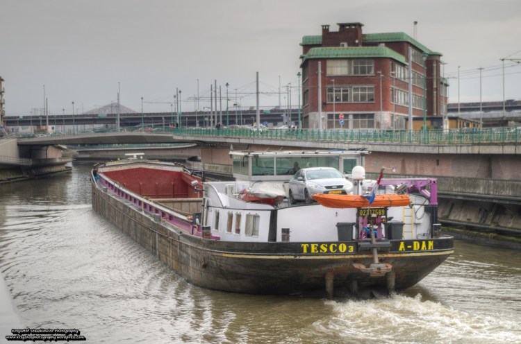 Mała rzeka Sambra jest dosyć mocno wykorzystywana w żegludze śródlądowej. 