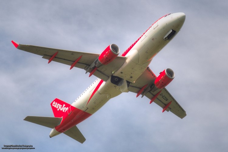 EasyJet tuż po starcie z EPKK