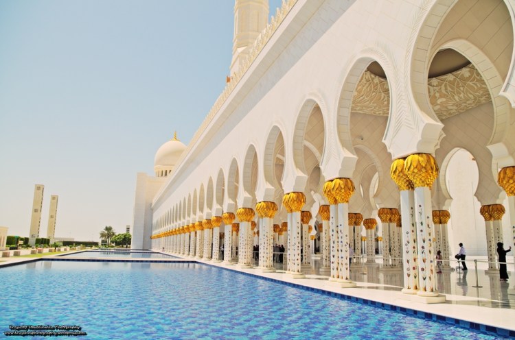 Sheikh Zayed Mosque już kolejny raz pojawia się na mojej stronie i nie ma co się dziwić, ponieważ jest niesamowity.