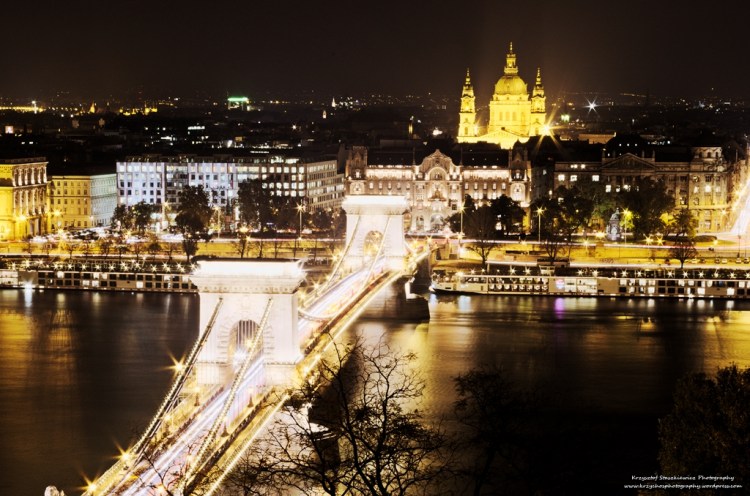 Nocny widok na Budapeszt z Zamku Królewskiego.