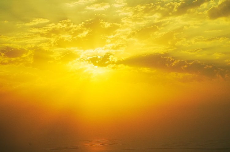 Ostatnie promienie słońca, sfotografowane z Burj Khalifa. Chwilę później słońce schowało się za kurtynę złożoną z pyłu znad pustyni. 